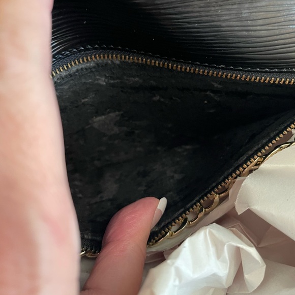 #20 LOUIS VUITTON EPI LEATHER CLUTCH/CROSSBODY BAG - Picture 15 of 15